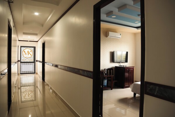 迷你吧、書桌、免費無線上網、床單