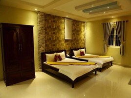 Minibar, escritorio, wifi gratis y ropa de cama