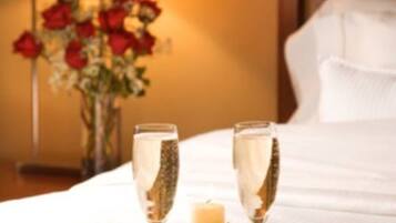 Minibar, desk, free WiFi, bed sheets
