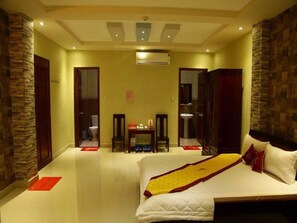 Minibar, escritorio, wifi gratis y ropa de cama 