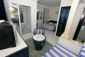 Hochwertige Bettwaren, Minibar, Verdunkelungsvorhänge, Bettwäsche