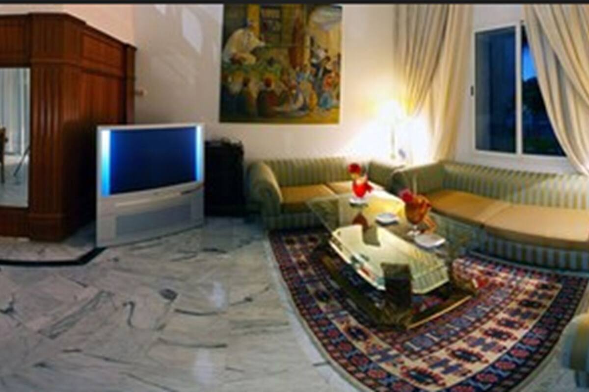 Suite presidencial | Ropa de cama de alta calidad, minibar, cortinas opacas y ropa de cama
