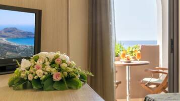 Superior-Doppel- oder -Zweibettzimmer, Meerblick | Zimmersafe, schallisolierte Zimmer, BĂŒgeleisen/BĂŒgelbrett