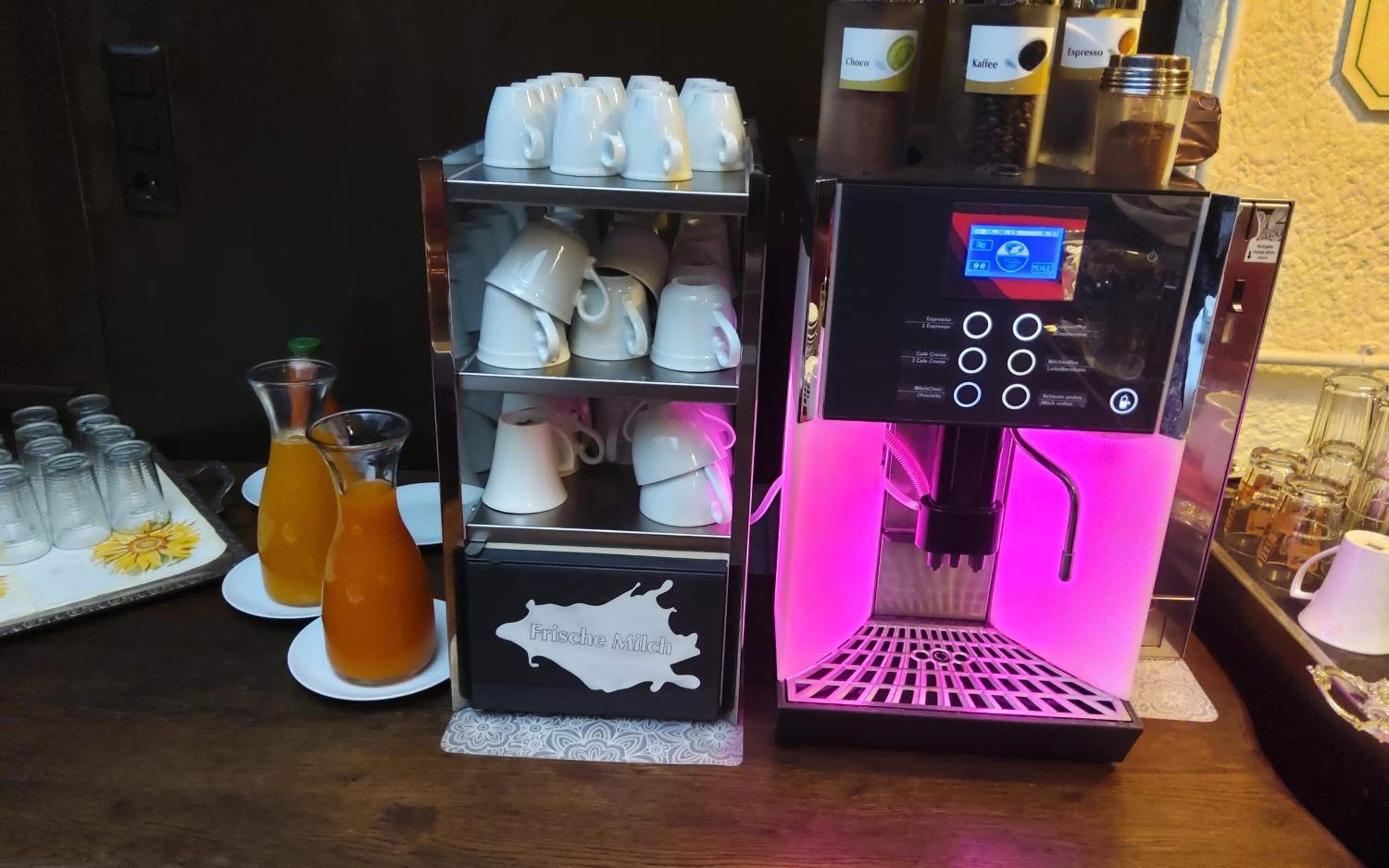 lunch and dinner served, mediterranean cuisine