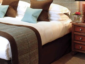Premium Suite, 1 Double Bed | Premium bedding, individually decorated, individually furnished - Hotel Victoria (Schlangenbad)