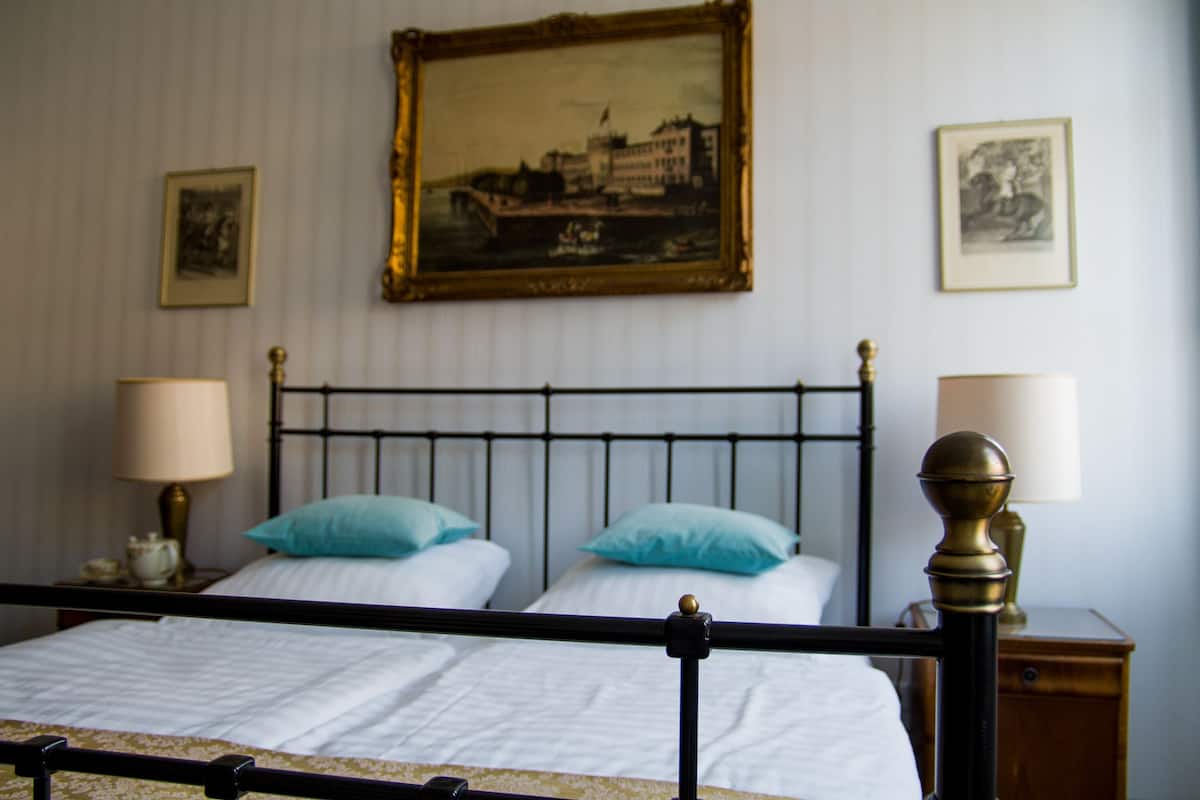 Standard-Doppelzimmer, 1 Doppelbett | Hochwertige Bettwaren, individuell dekoriert, individuell eingerichtet