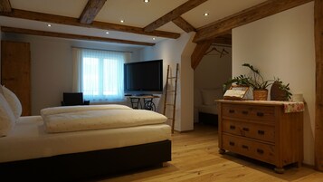 Luxury Penthouse, 2 Bedrooms, 2 Bathrooms, Mountain View | 1 bedroom, premium bedding, desk, iron/ironing board (on request)
