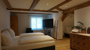 1 habitación, ropa de cama de alta calidad y escritorio