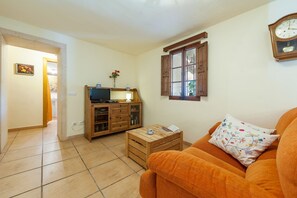 Villa, 2 Bedrooms | Living room