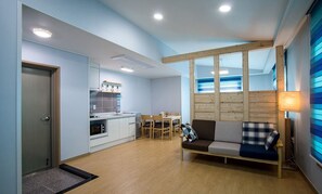 402 | Living area | Flat-screen TV - Sleep in the Sea (Jeju City)