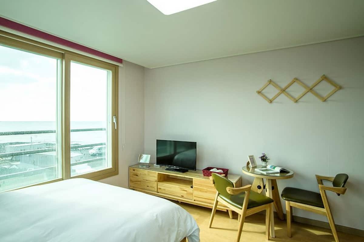301 | Room amenity