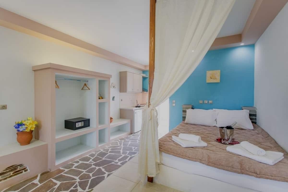 Apartment, Sea View | In-room safe, free cots/infant beds, free WiFi