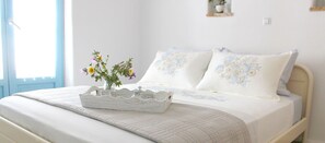 Villa, 3 Bedrooms | 3 bedrooms, desk, iron/ironing board, free WiFi - Nakos Homes (Paros)