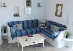 Villa, 3 Bedrooms | Living room | Flat-screen TV - Nakos Homes (Paros)