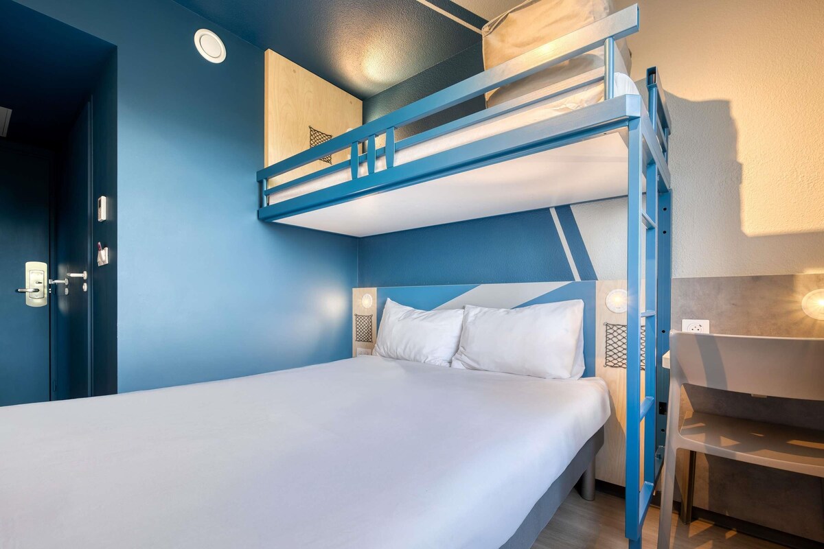 Triple Room, Multiple Beds | Premium bedding, desk, laptop workspace, blackout drapes