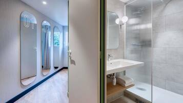 Chambre Standard, plusieurs lits | Literie de qualité supérieure, bureau