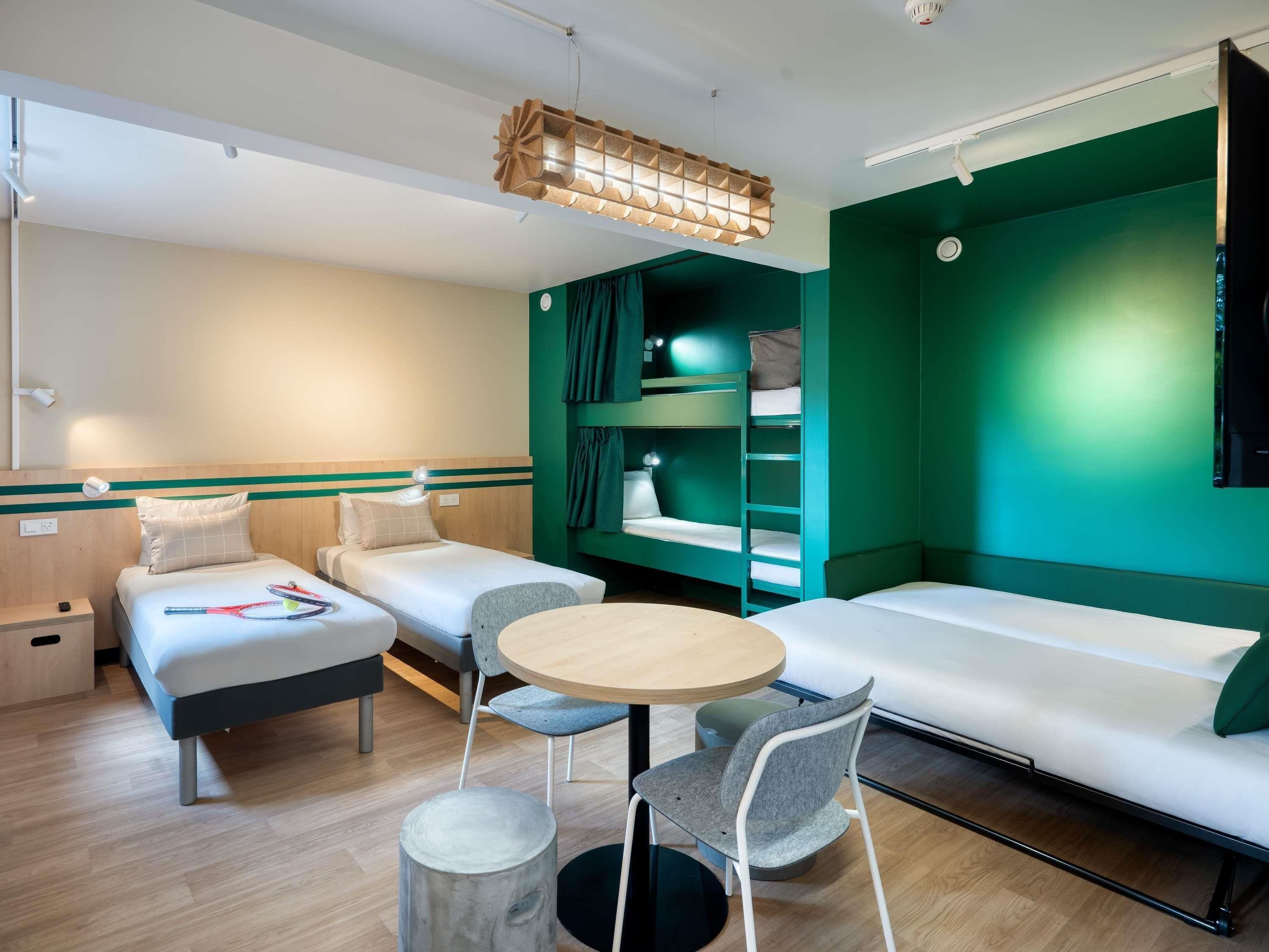 Chambre Standard, Plusieurs lits | Literie de qualité, bureau, espace de travail pour ordinateurs portables