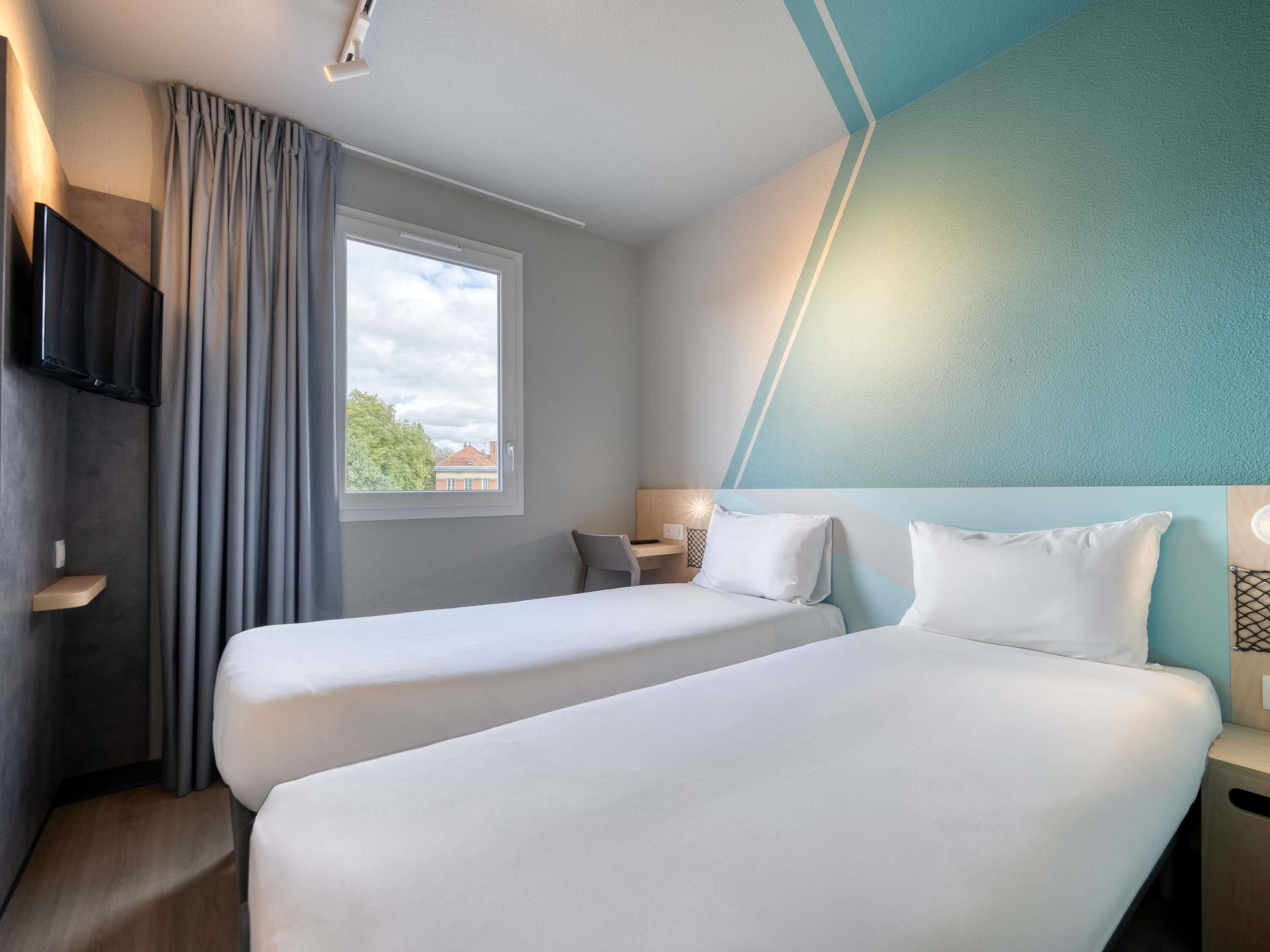 Kamar Twin, 2 Tempat Tidur Twin | Seprai premium, meja kerja, dan ruang kerja ramah laptop