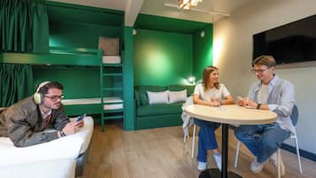 Standard Room, Multiple Beds | Snack bar