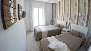 Habitación doble superior, balcón | Cortinas opacas, wifi gratis, ropa de cama