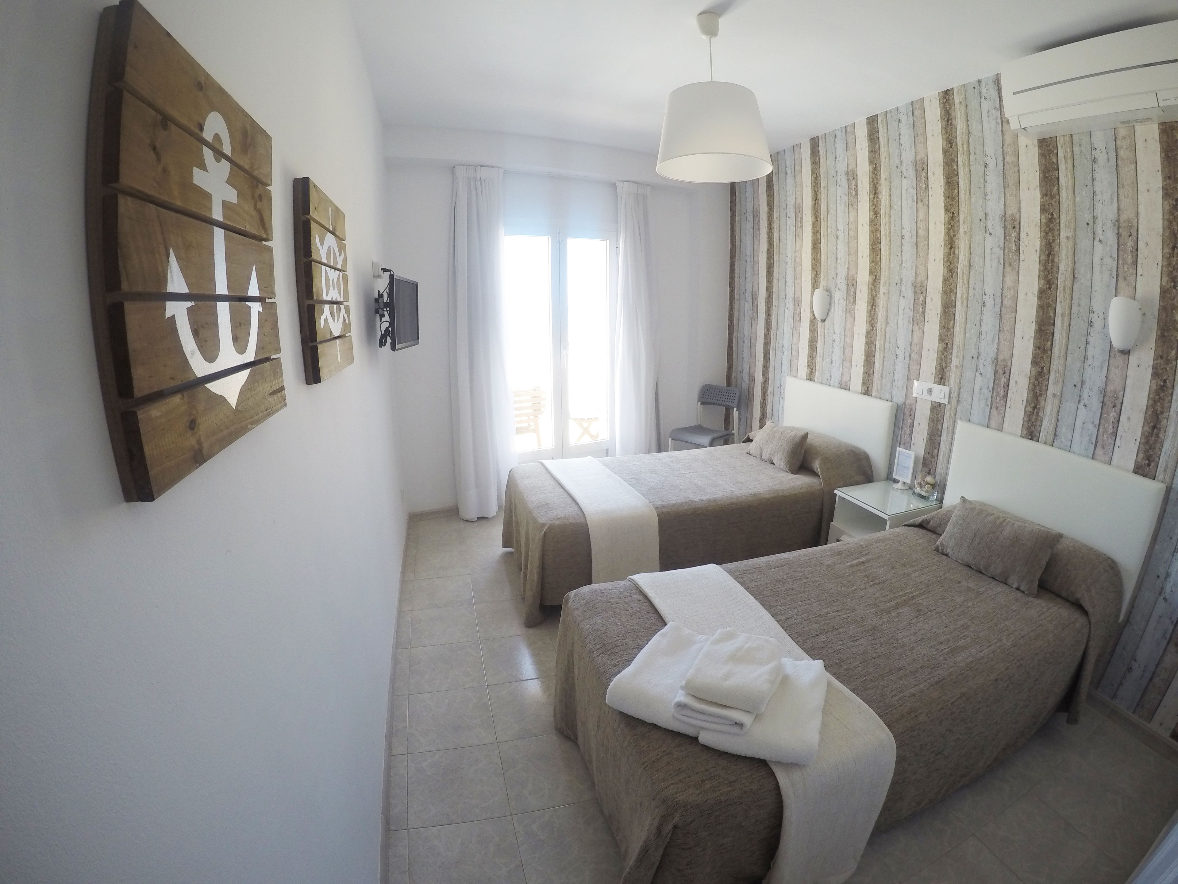 Photo - Hostal del Mar