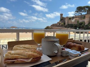 Desayuno continental todos los días (con cargo)