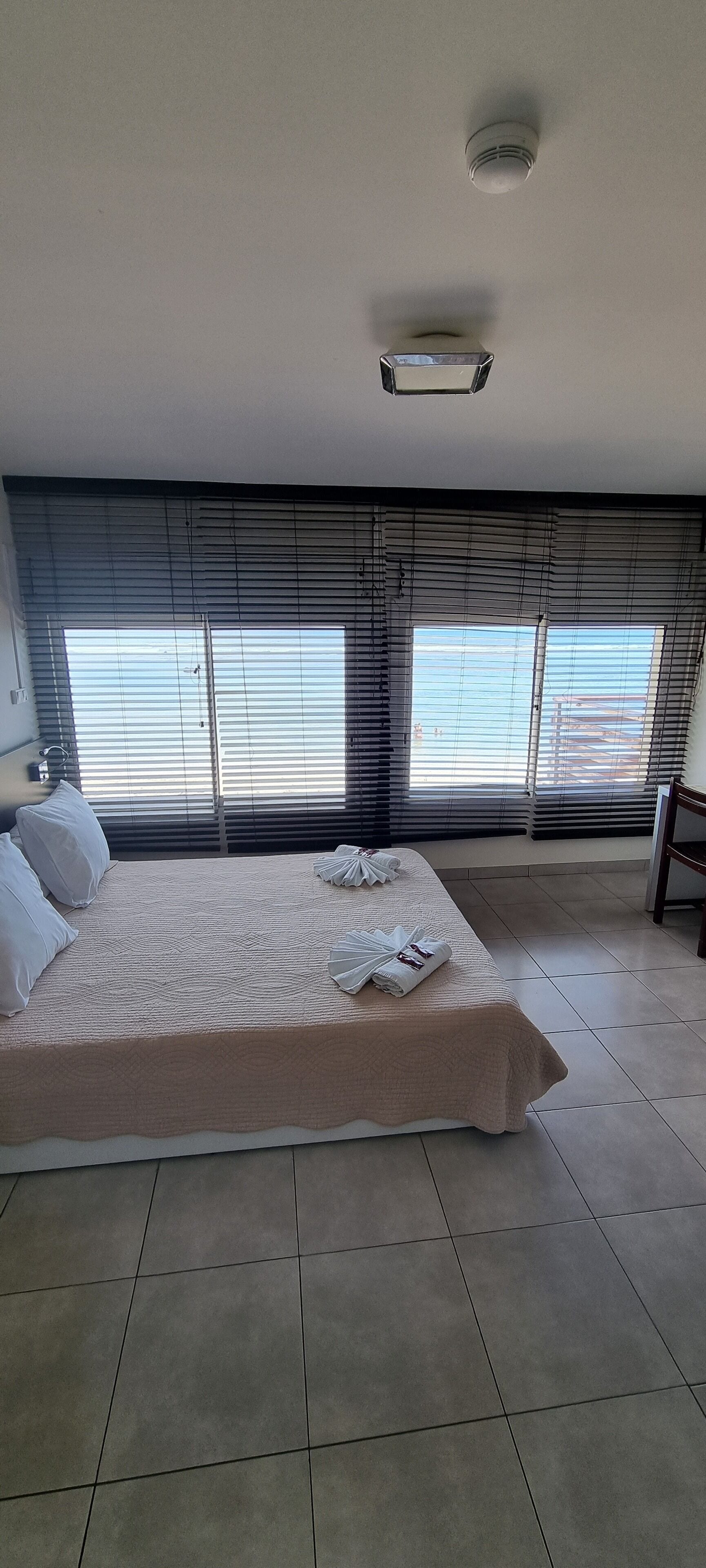 Chambre Double, vue mer | Bureau, lits bébé (gratuits), Wi-Fi gratuit