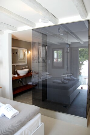 Superior Double with Private Terrace | Premium bedding, minibar, in-room safe, soundproofing - Lindos Comfy Suites (Rhodes)