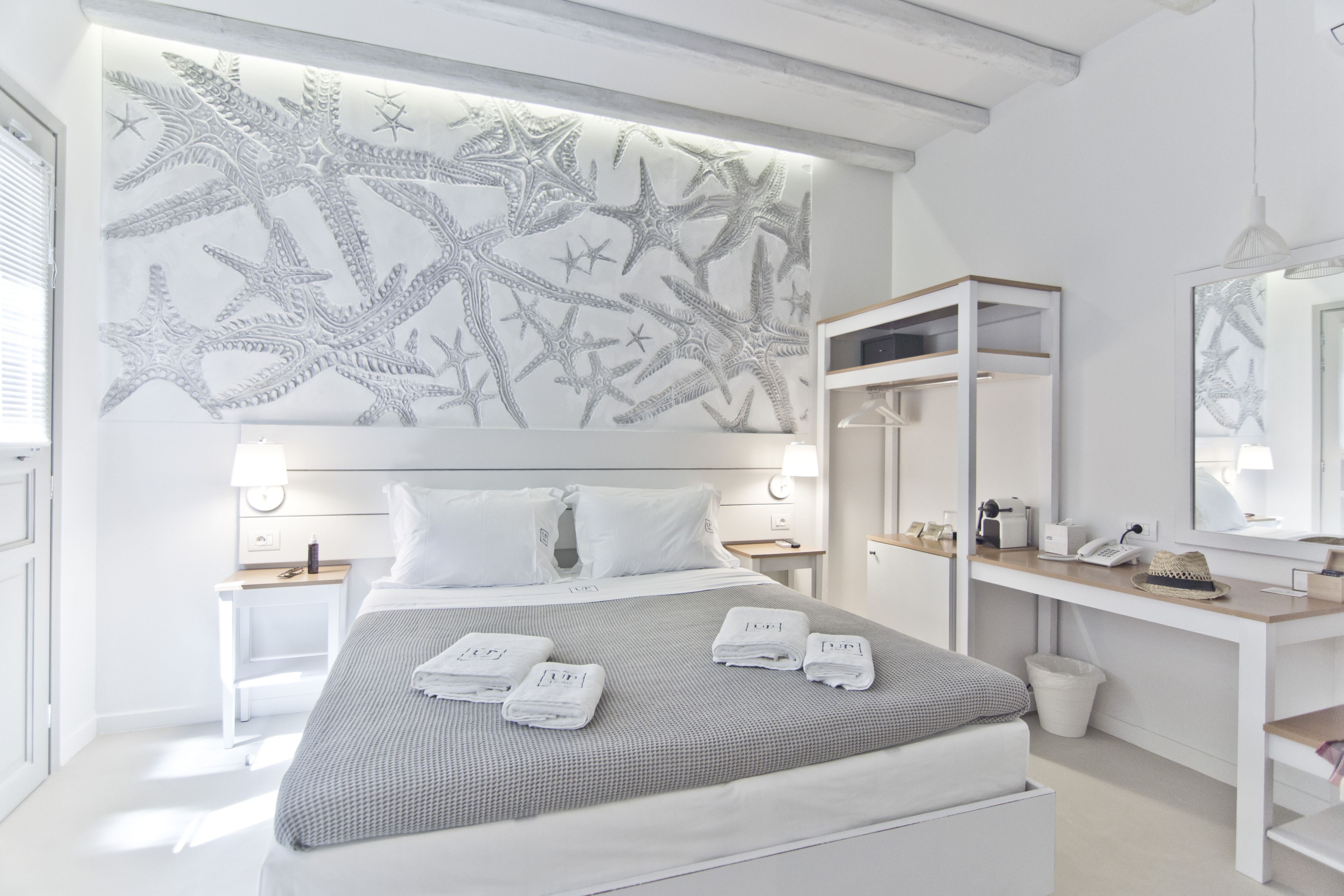 Ropa de cama de alta calidad y minibar 