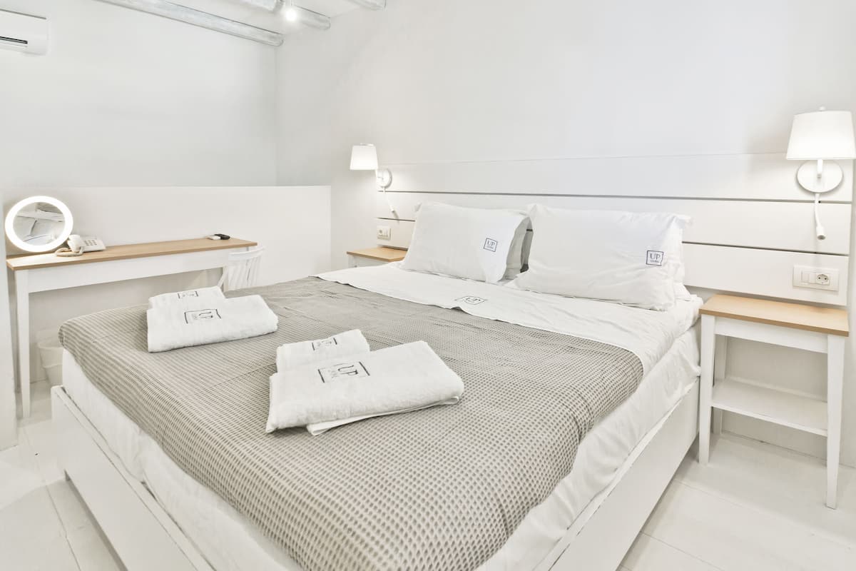 Standard Duplex | Premium bedding, minibar, in-room safe, soundproofing