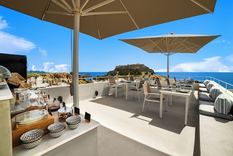 Desayuno estilo bufé. Lindos Comfy Suites