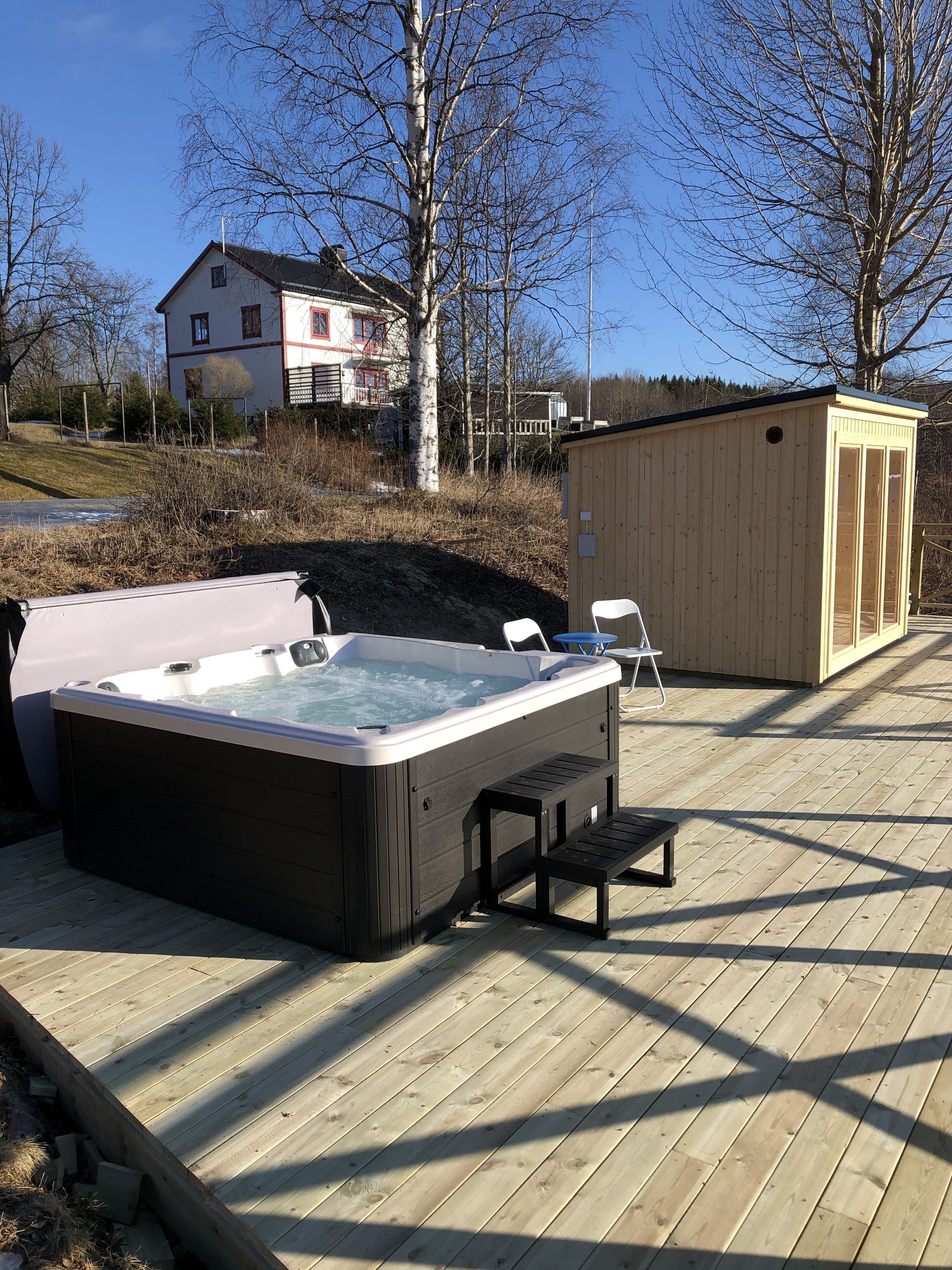 outdoor spa tub