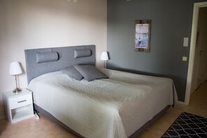 Double Room | Blackout curtains, cots/infant beds, rollaway beds, free WiFi - Docksta Hotell (Docksta)