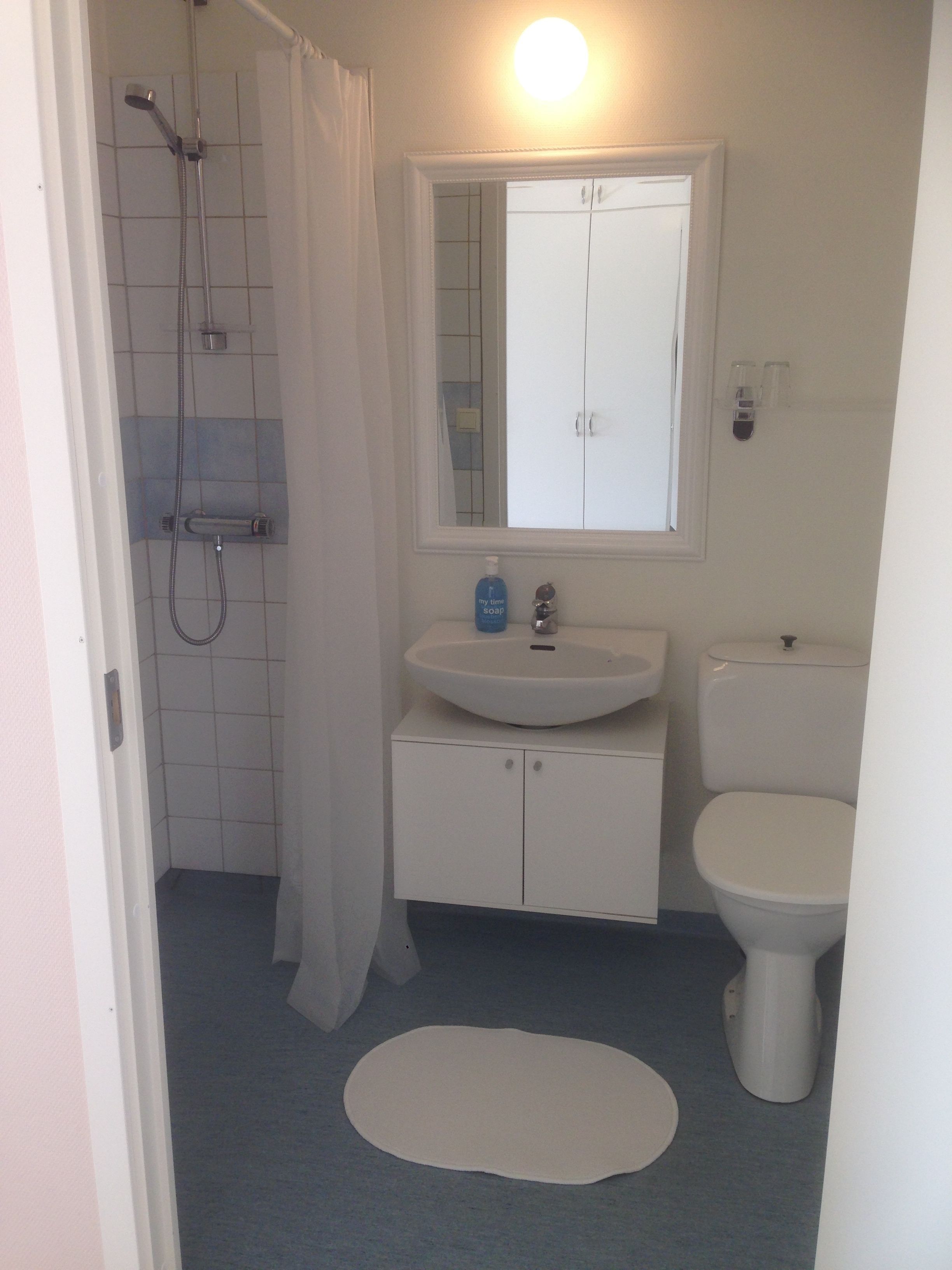 double room | bathroom | shower, towels
