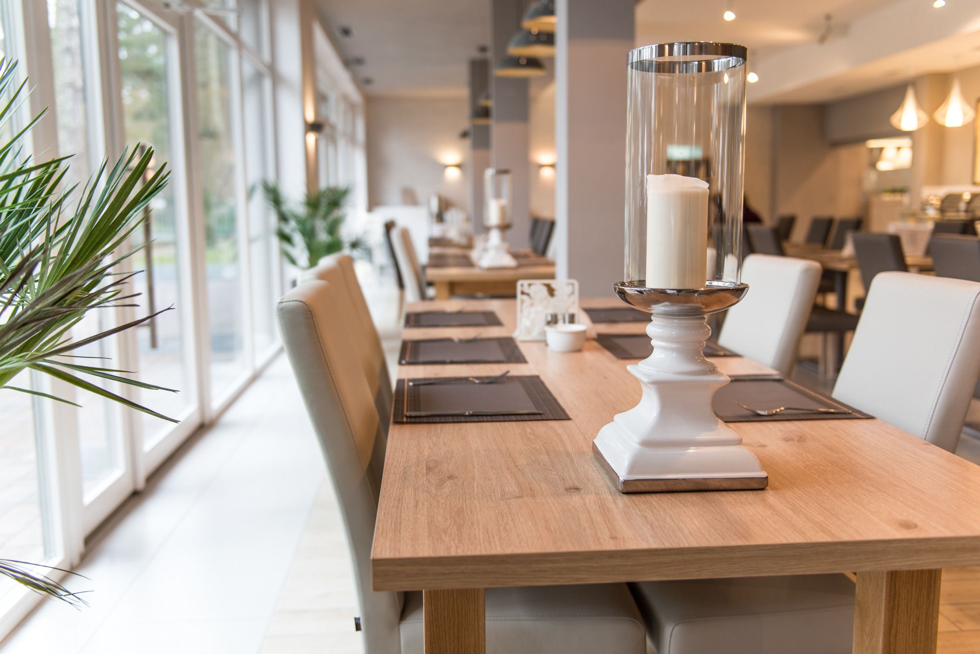 Breakfast and dinner served, international cuisine