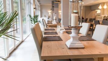 Breakfast and dinner served, international cuisine