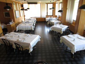 Lunch and dinner served, Regional cuisine - Hotel Ristorante Tre Galletti (Sasso Marconi)