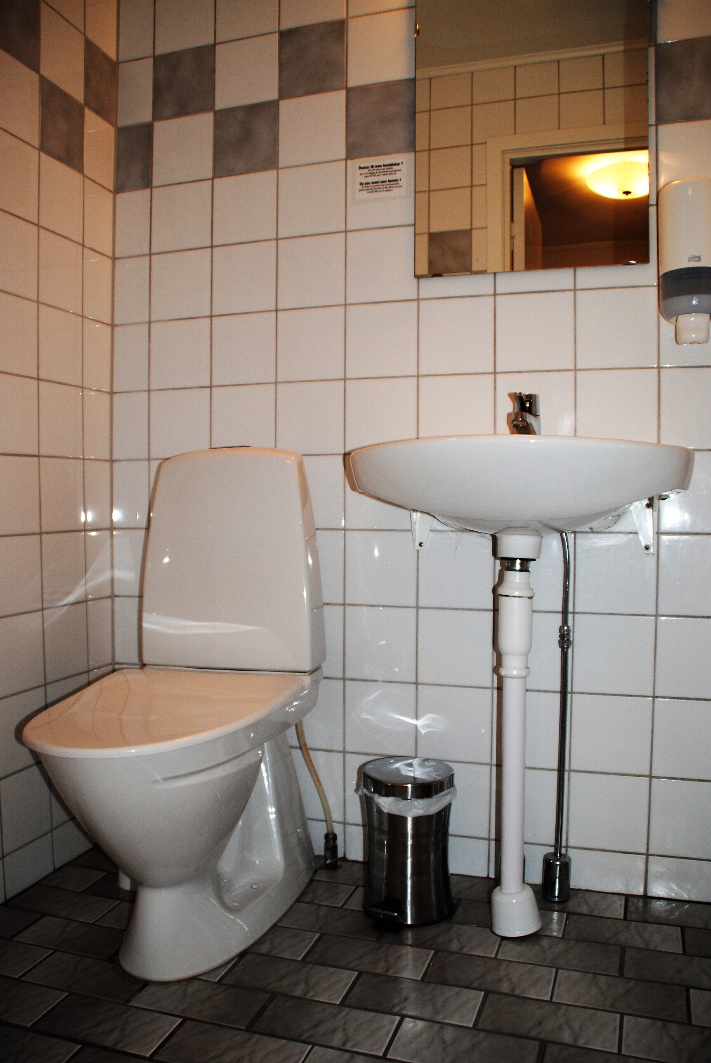 basic apartment | bathroom | shower, hair dryer, towels