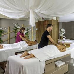 Een Turks bad/hammam, manicures en pedicures