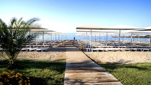 Private beach, free beach shuttle, sun-loungers, beach umbrellas - Riolavitas Resort & Spa (Manavgat)