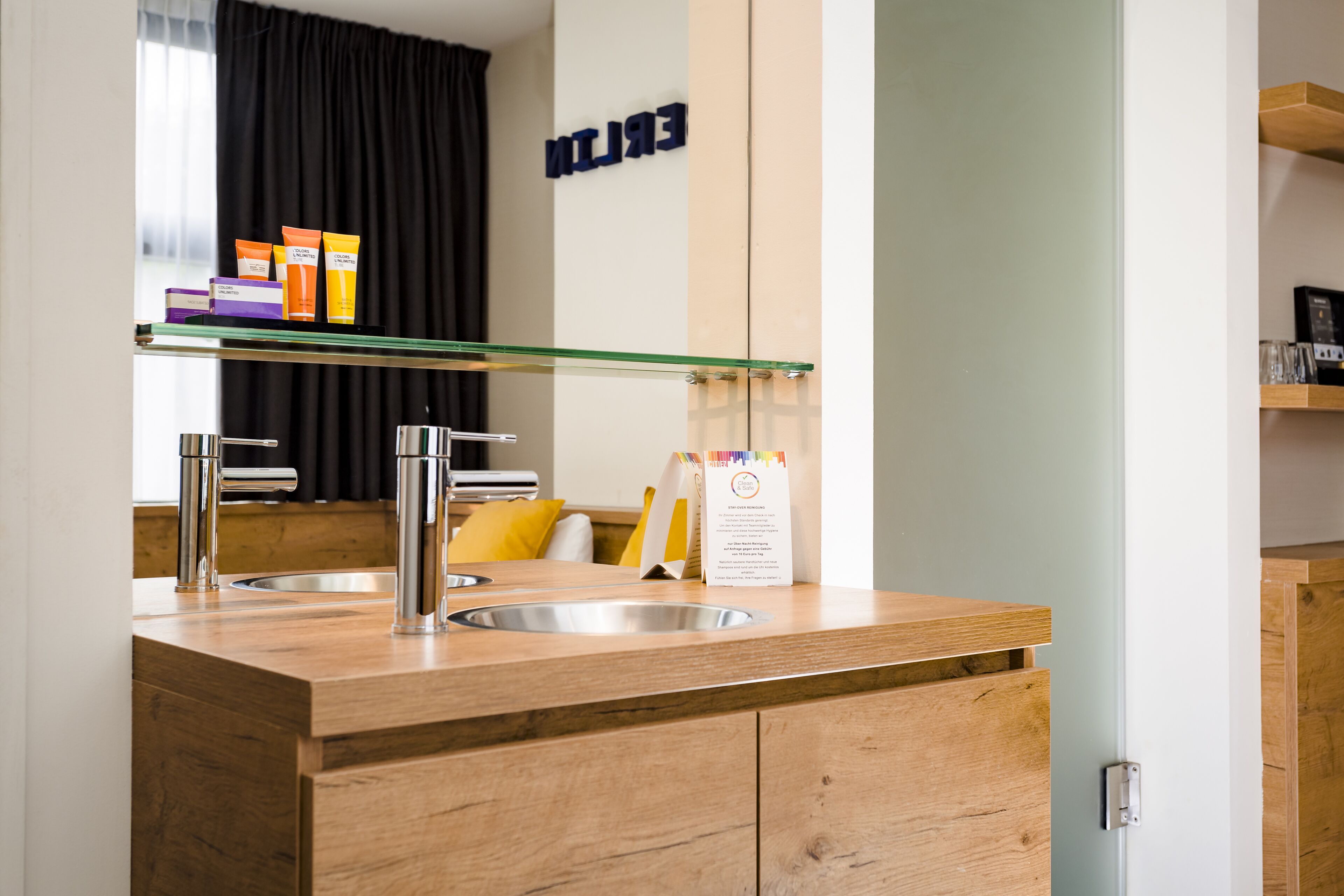 comfort twin room (including free parking) | in-room safe, soundproofing, free wifi, bed sheets