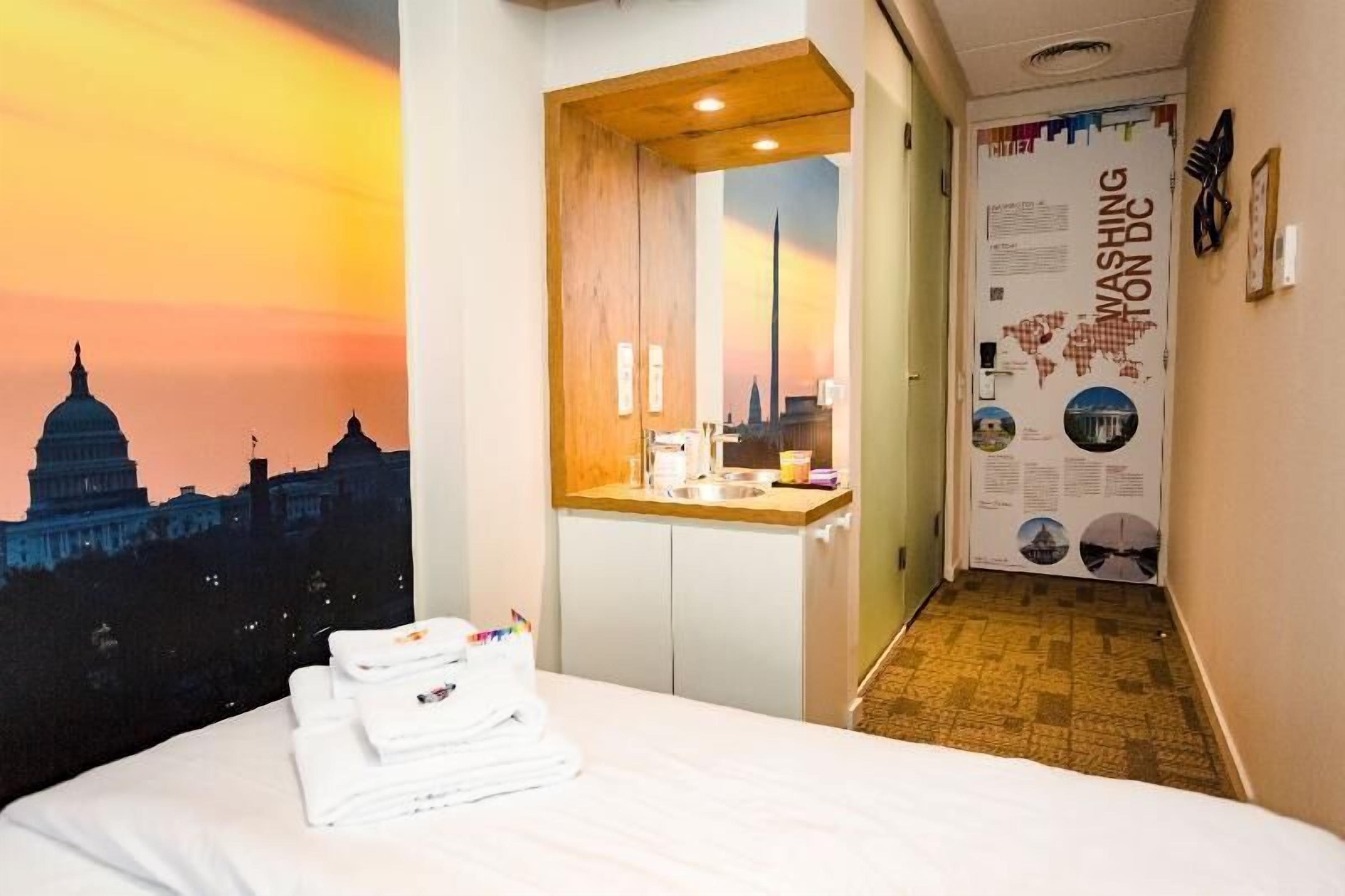 In-room safe, soundproofing, free WiFi, bed sheets