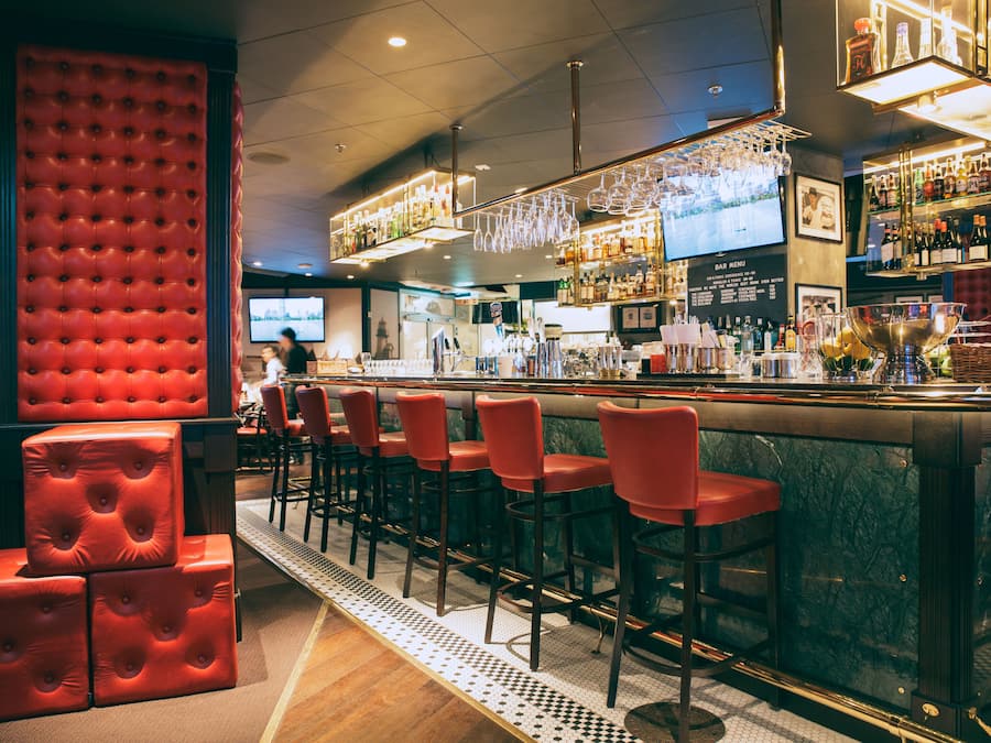 Bar (en la propiedad)