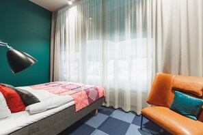Tabla de planchar con plancha, wifi gratis y ropa de cama 