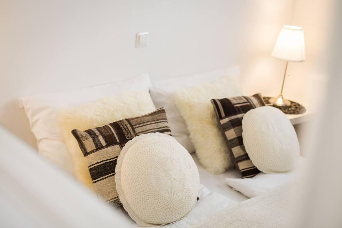 Ropa de cama de alta calidad, cunas gratuitas y wifi gratis