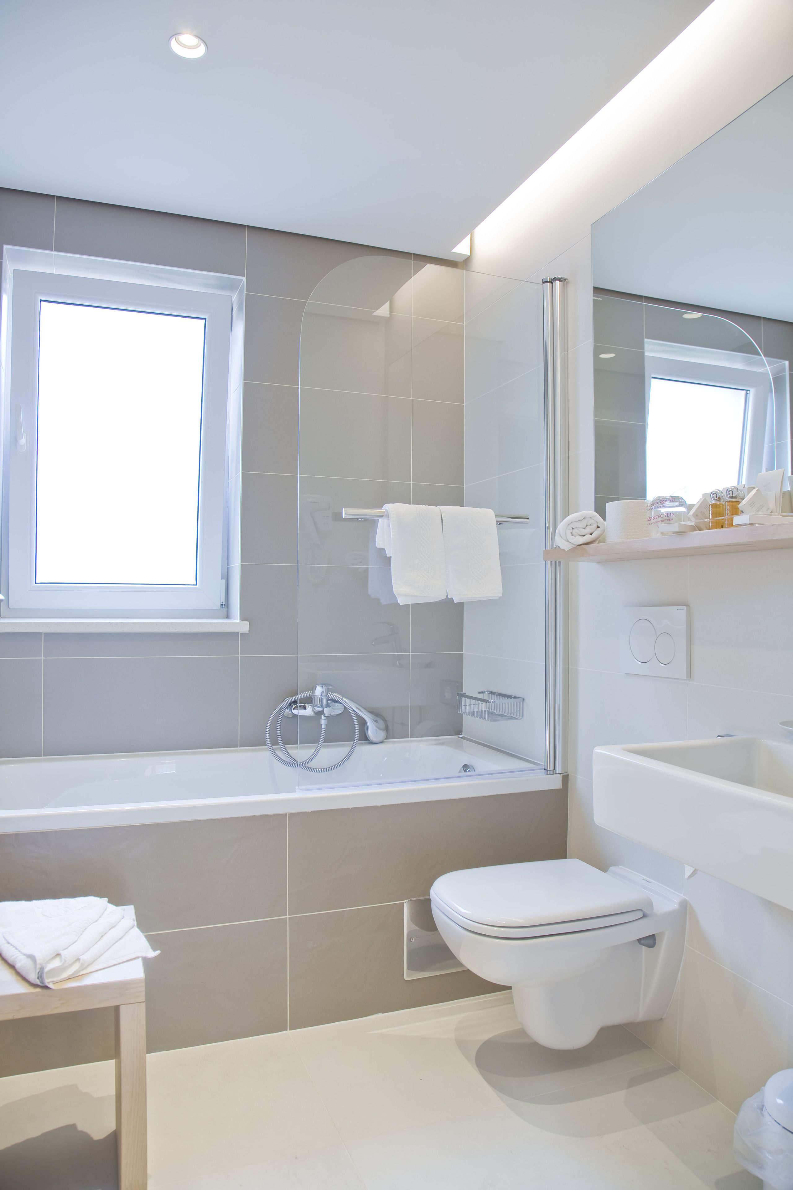 Superior Apartment, 1 Bedroom, Balcony | Bathroom | Hair dryer, bathrobes, slippers, towels