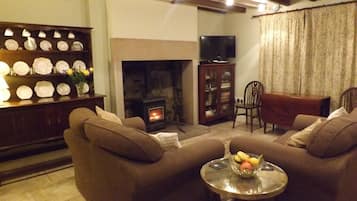 Cottage, Ensuite | Lounge