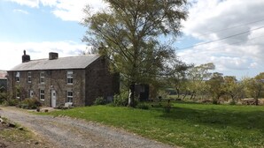 A stone building with a gravel path leading to it. - Hillis Close Farm (Haltwhistle)