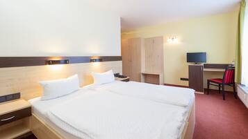 Double Room, Accessible | Desk, blackout curtains, free wired Internet, bed sheets