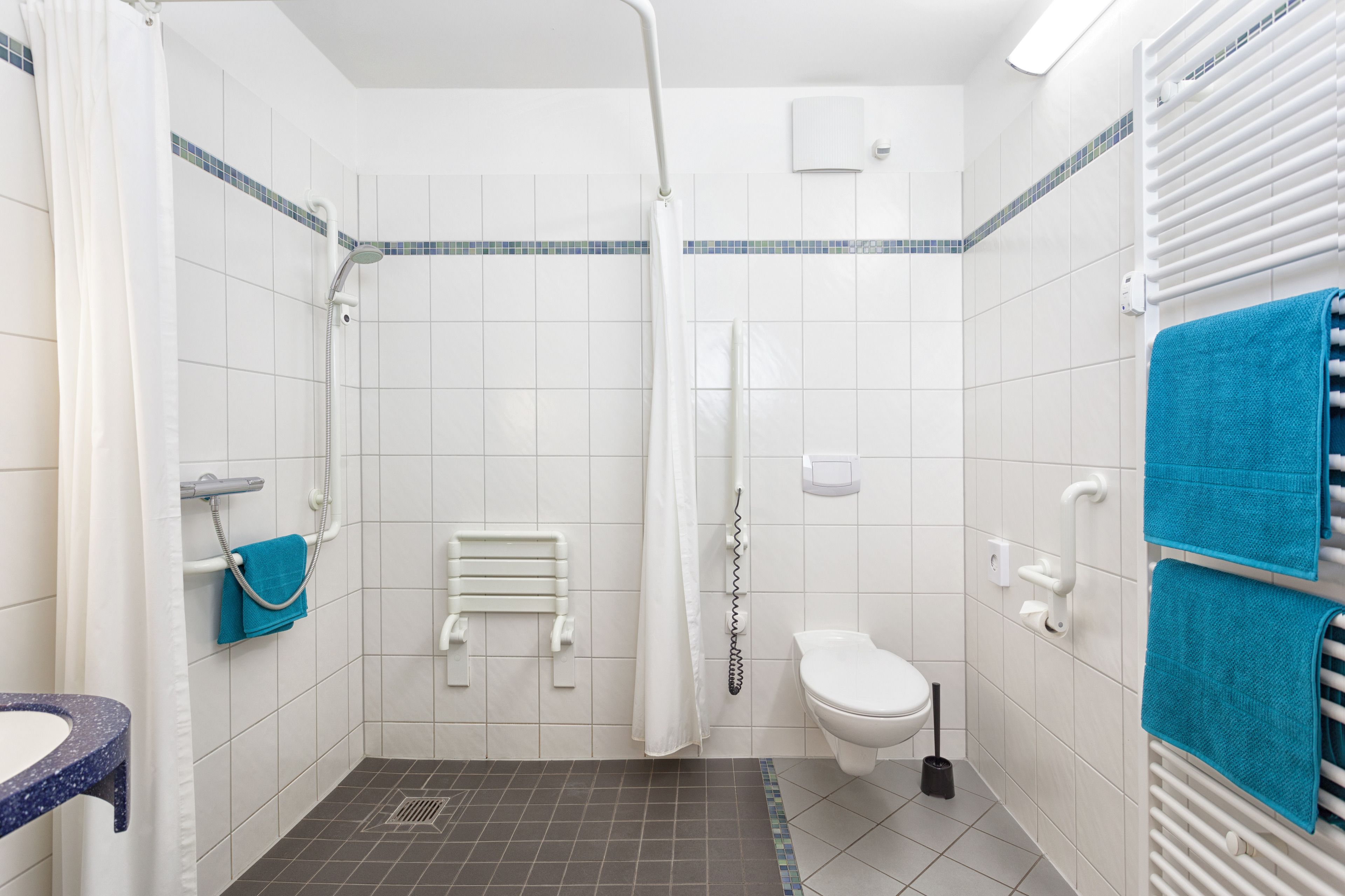 shower, free toiletries, towels